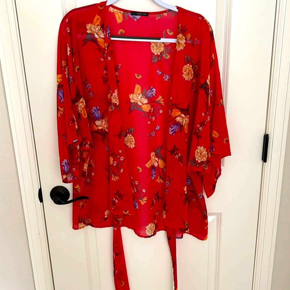 Women’s floral boutique top